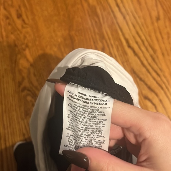 Nike Dri Fit Woman’s Black and White Shorts Size S - Picture 4 of 4